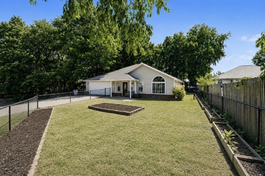 Blue Spgs Village - Residential