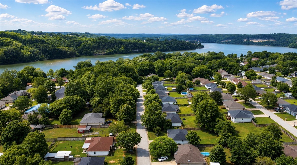 Blue Spgs Village - Residential