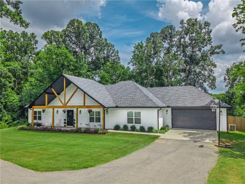 Photo of 807 E Bowen Boulevard, Fayetteville, AR 72703 (MLS # 1357148)