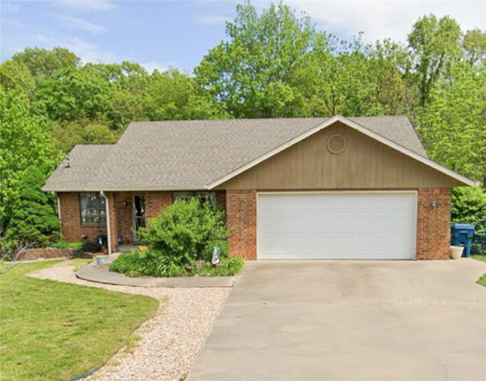 If you've been looking for a starter home or retirement home, this could be the one! Take the dogs for walks on this spacious flat street, and enjoy all the amenities Bella Vista has to offer. Plus quick access to Interstate 49 to get you anywhere in Northwest Arkansas you'd like to be. This possibilities with this one are endless. (professional photos to follow)