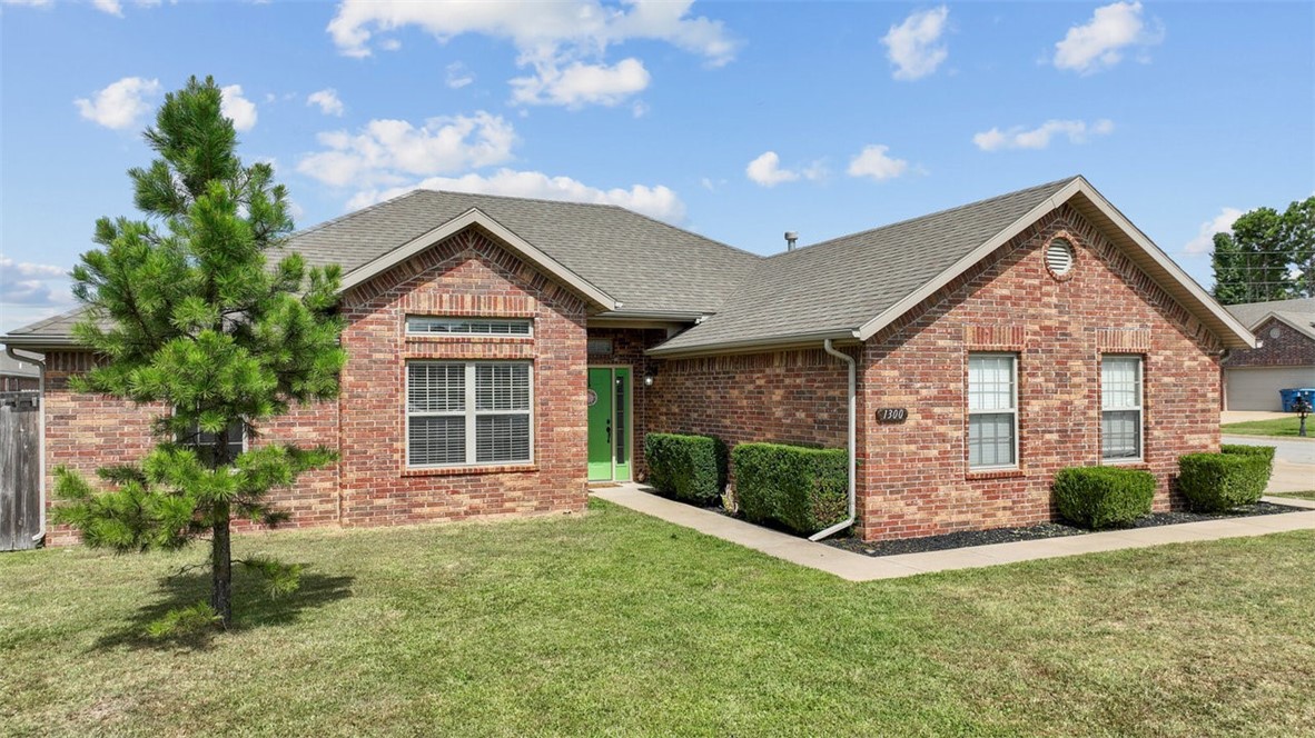 Welcome to your dream home in the heart of Pea Ridge! This 4 bedroom home with a split floor plan offers privacy and functionality. Features include granite countertops, new luxury vinyl plank flooring and fresh interior paint. Enjoy the spacious, privacy fenced back yard, perfect for kids, pets, and entertaining family and friends. Excellent location with the small town feel of Pea Ridge, but a short 10 minute drive to everything Rogers and Bentonville offer. This home checks all the boxes, schedule your showing today!