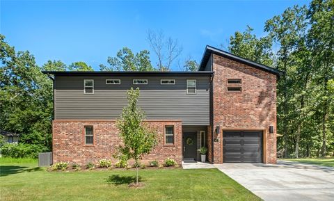 Photo of 43 Saint Austell Drive, Bella Vista, AR 72714 (MLS # 1333409)