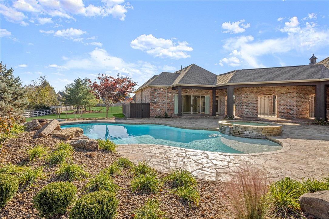 St Valery Downs Sub Cave Spgs - Residential