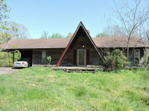 Only 4 paved road miles to the Buffalo River National Park including an access point to end or begin your float trip on the Buffalo River! 3 or 4 bedroom, 2 bath home on 20 wooded acres. Native stone and cedar exterior. Den with wood burning fireplace, large kitchen and dining area, big master bedroom. Vaulted ceiling. Office. Clear a few trees and have a nice view of the Ozark Mountains. Approximately 2800 sq ft. Needs some tlc but alot of house, acreage,and a great location for the price! Only $195,000!