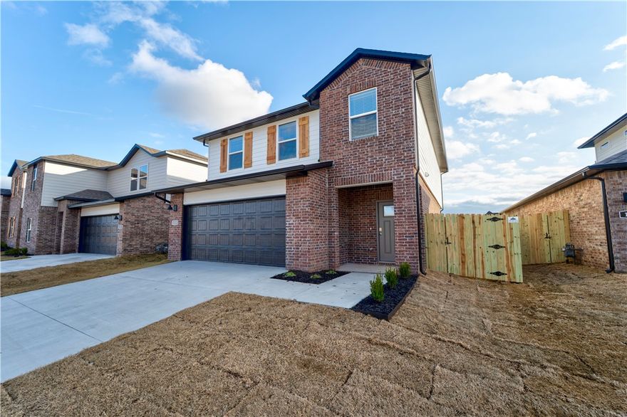 ***MOVE IN SPECIAL*** - Only applies to those moving in before August 1st.  Rent is normally $2600 but will be doing a move in special of $2300 until July 31st.  August 1st rent goes back up to $2600.