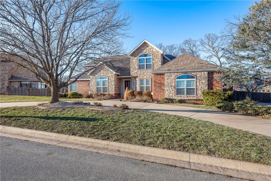 Love where you Live!! Welcome to Stonehenge, one of North Bentonville's most sought after neighborhoods. It's a prime location.
Enjoy easy access to the North Bentonville Trail system and less than a mile away from grocery stores, dining, etc.
And the house has an ideal layout with plenty of space. 3 car garage, primary suite on main level, dedicated office and formal dining
room, and huge eat in kitchen with a two way fireplace connecting to the open den area.
Don't miss this opportunity to own a home in one of Bentonville's best locations! Schedule your showing today!