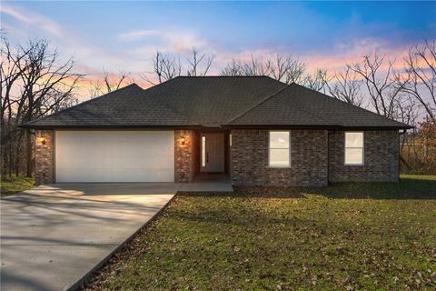Photo of 16 Dugan Circle, Bella Vista, AR 72715 (MLS # 1330045)