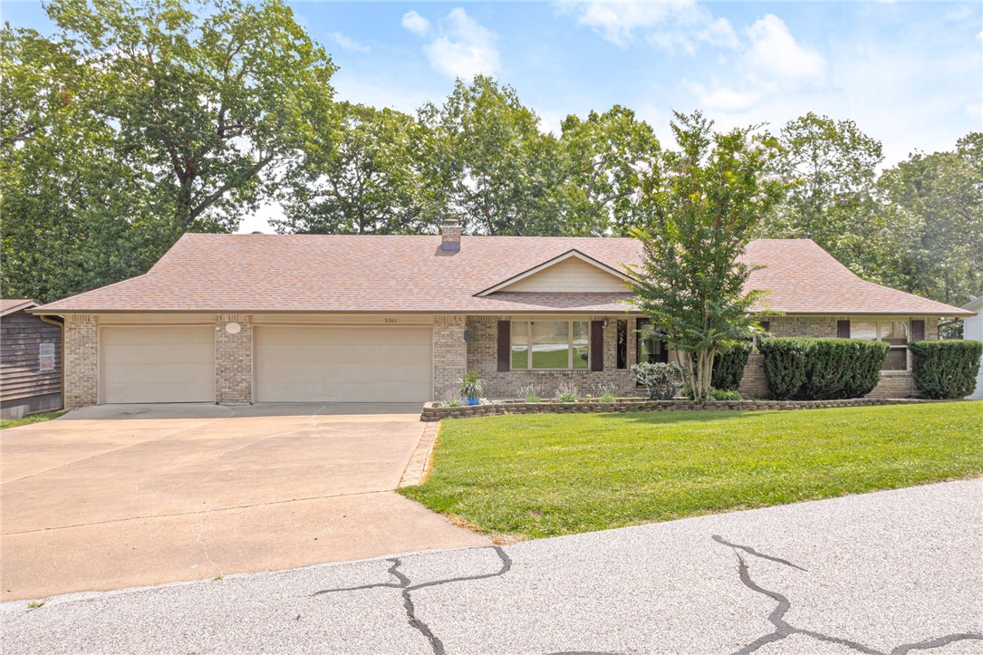 This nearly 3400 square foot home gives you all the space you need to live, relax, and entertain!
Located just 1 mile from Beaver Lake and all multiple public beach areas, and only 2 miles from downtown Rogers where you’ll find live music, local eateries, shops, and many community events! Even better this home is Solar powered boasting only about a $55 a month electric bill! Newer HVAC and ROOF to add to all of the many benefits of this great property! Come check it out today!