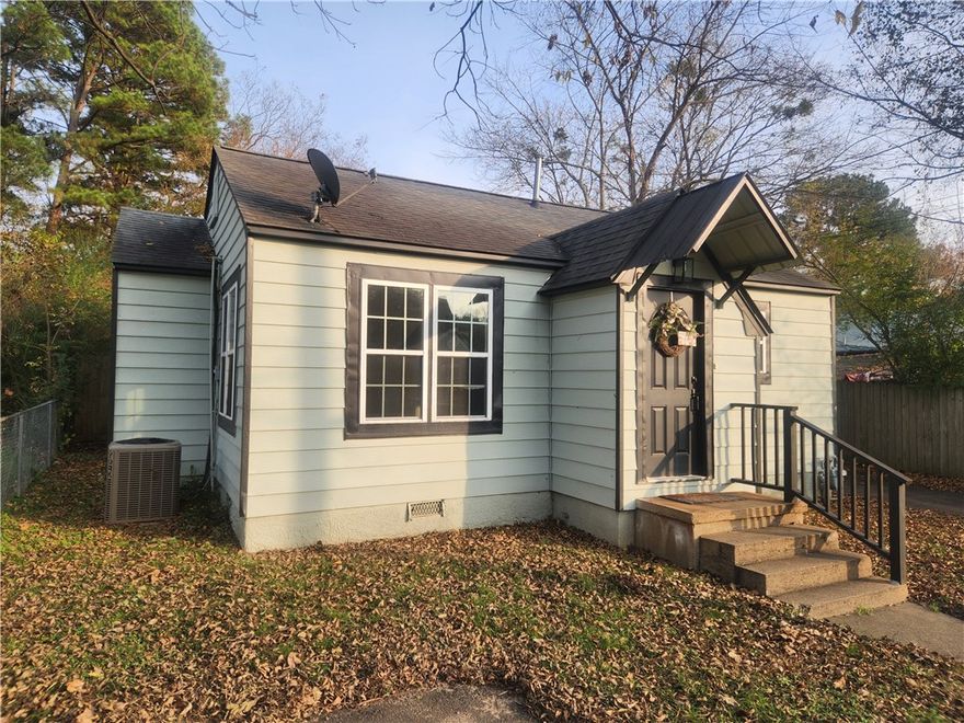 Ultra-nice rental home, completely remodeled in 2023, included new kitchen appliances, new windows, doors and flooring, paint in and out, LED lighting, tiled showers. electric wall fireplace, kitchen cabinets, butcher block countertops and island, insulated plumbing, ceiling fans, light fixtures, plumbing fixtures and more! Home includes Shop with 220 power and laundry room, enjoy the patio area off the back and the back fenced yard. This home is also listed for sale see  MLS #1329098