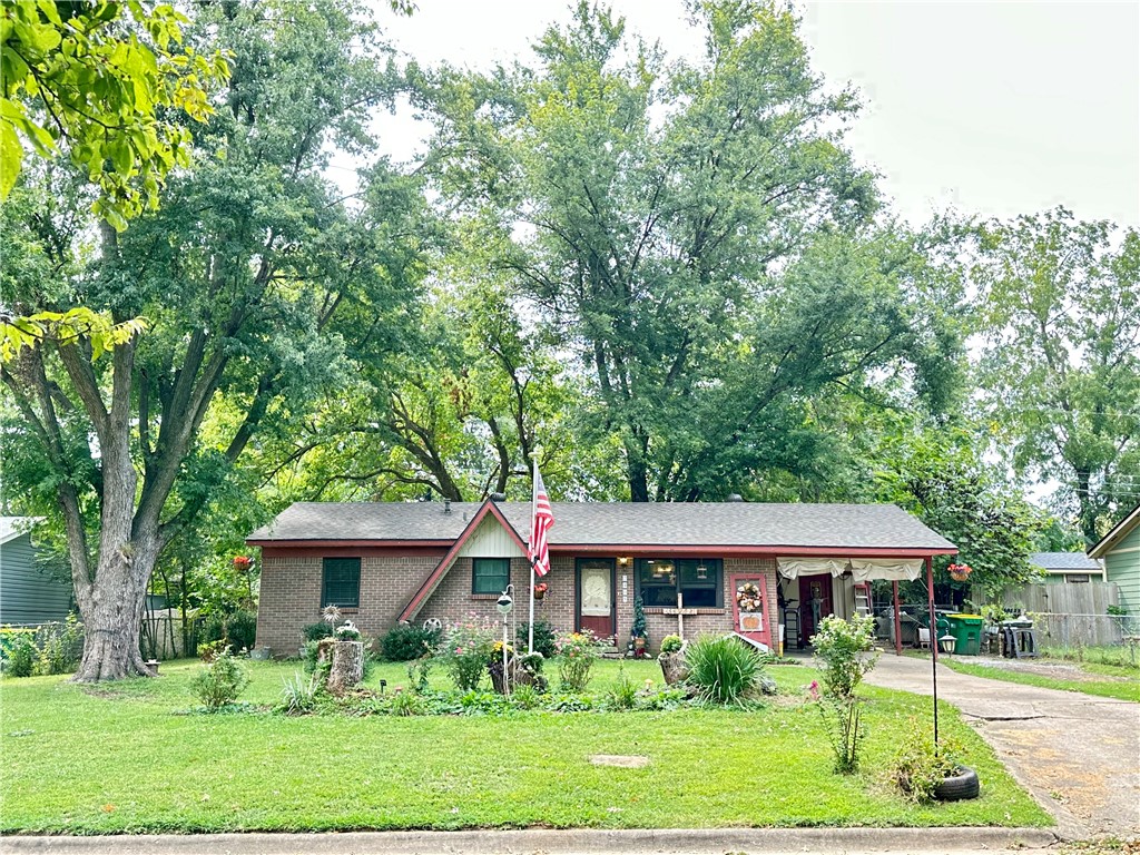 This promising investment property offers a spacious lot and convenient proximity to the Tyson Home Office, Lake Fayetteville, and I-49.. Furthermore, the three storage buildings in the backyard, one of them equipped with electricity and insulation, open doors to endless possibilities for workshops, creative spaces, or additional storage. Imagine the opportunities that await with this well-located property!