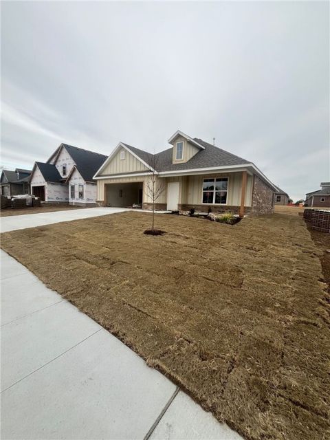 Photo of 2305 Lexington Street, Siloam Springs, AR 72761 (MLS # 1330043)