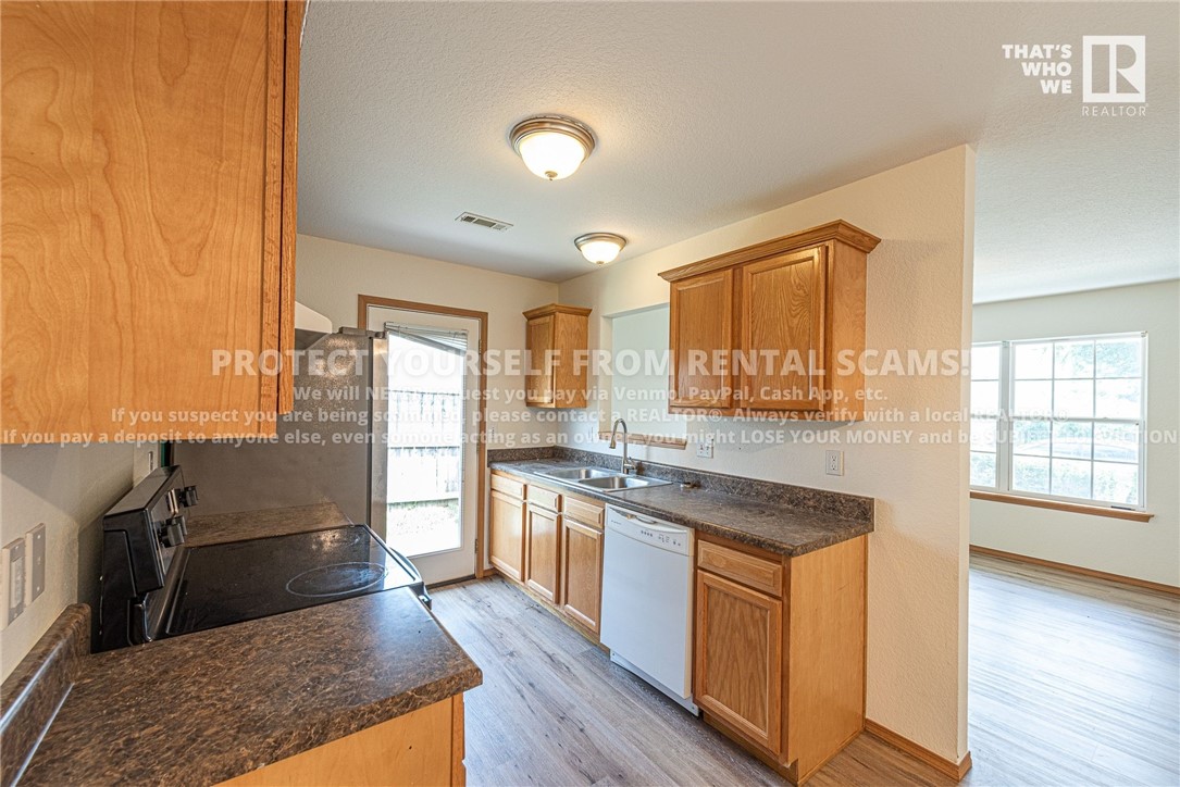 COMMONS AT WALNUT CROSSING (THE) - Residential Lease