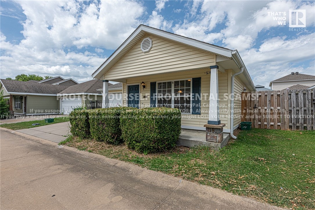 COMMONS AT WALNUT CROSSING (THE) - Residential Lease