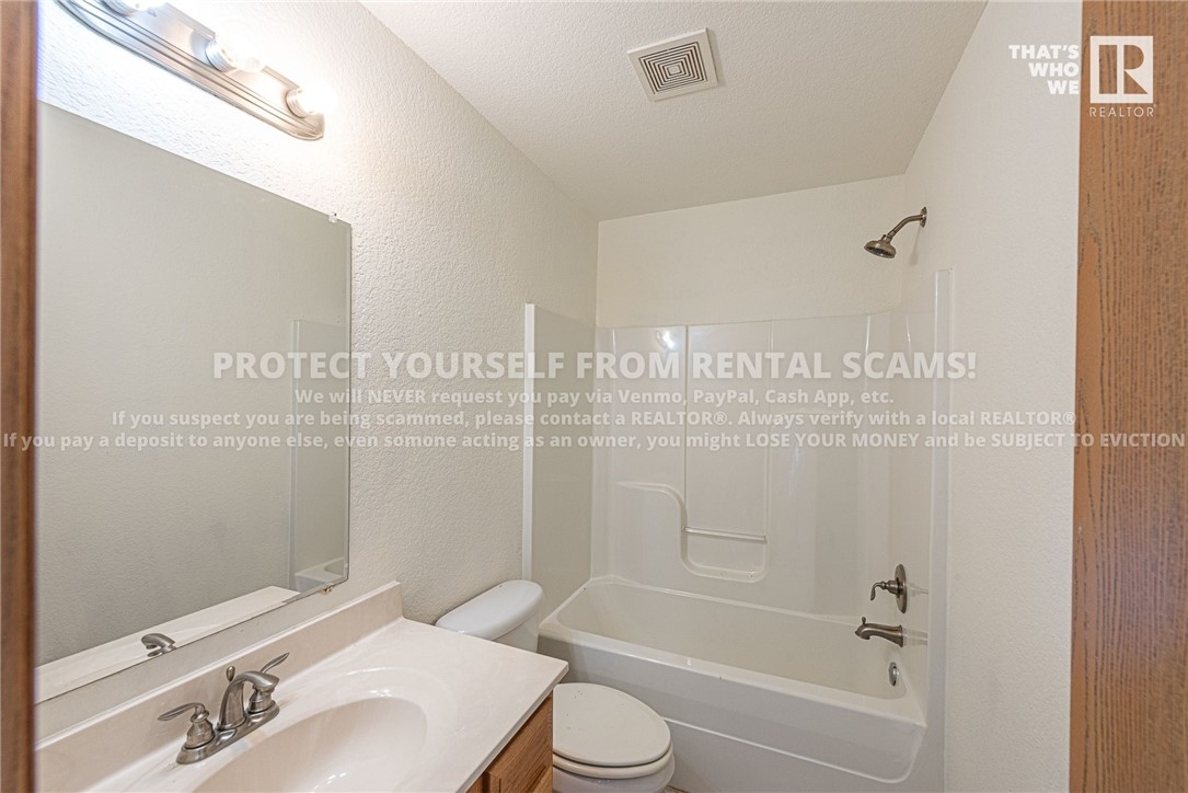 COMMONS AT WALNUT CROSSING (THE) - Residential Lease