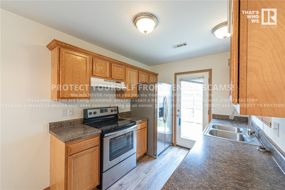 COMMONS AT WALNUT CROSSING (THE) - Residential Lease