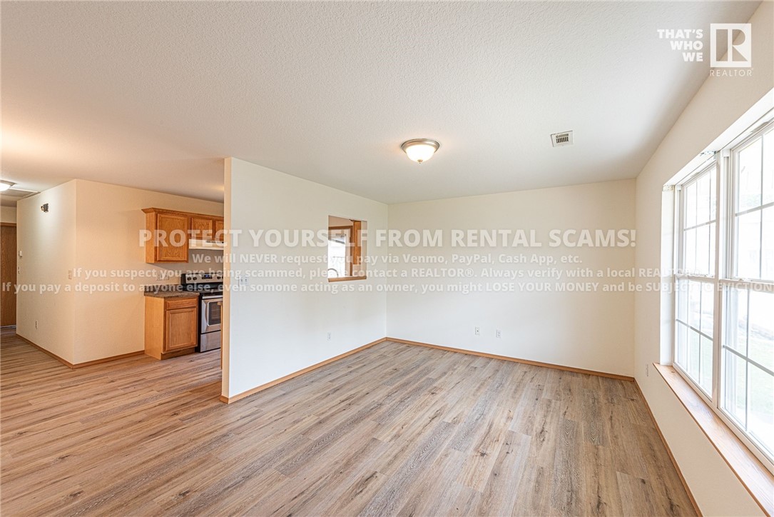 COMMONS AT WALNUT CROSSING (THE) - Residential Lease