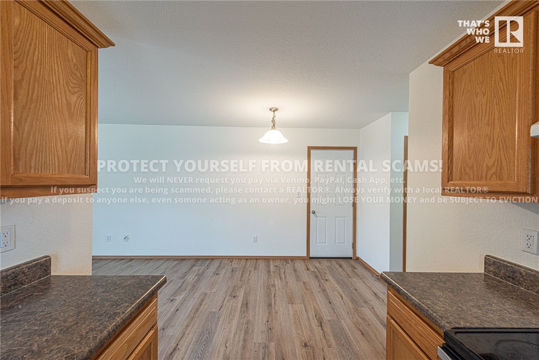 COMMONS AT WALNUT CROSSING (THE) - Residential Lease