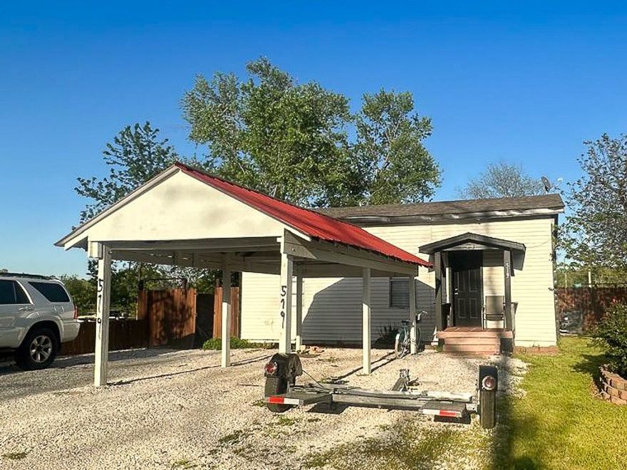 Discover this fantastic investment opportunity right next to the Railyard Bike Bike Park! Imagine the possibilities as you transform this diamond in the rough into a stunning residence or lucrative rental property. Don't miss out on this chance to capitalize on a prime location and create significant equity. Schedule your showing today and envision the future!