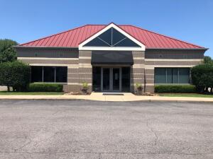Commercial Building located on Main Street in Clarksville. Many uses such as Specialty Clinic, Medical office, Financial office. Currently a Medical office. There are 5 exam rooms, reception area, 1/2 bath, break room and office. Upgraded flooring and design.