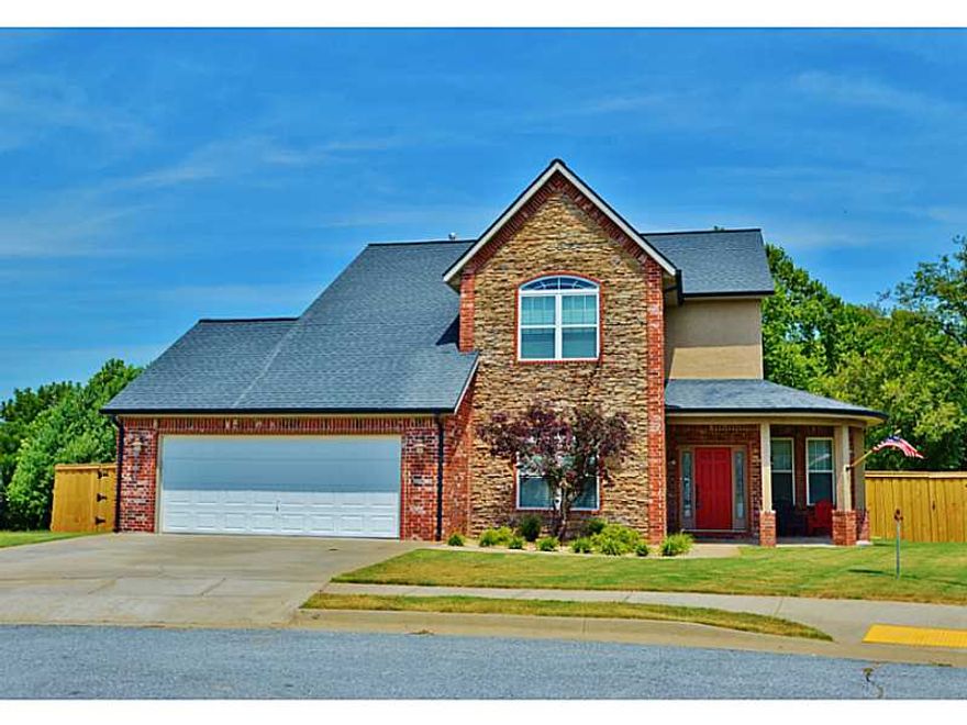Don't miss this beautifully maintained home. Just minutes from Downtown Rogers & NWACC. Large privacy fenced backyard on cul-de-sac.