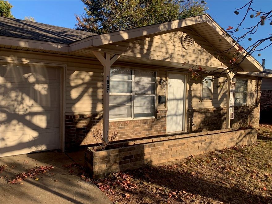 This 3 bedroom 1.5 bath single-family rental home is very well situated around schools, shopping, business, churches, and more. It also has a nice neighborhood feel, with a nice front yard and plenty of room for vehicles including a 2-car garage. It has a big backyard as well. The home has a combination of carpet and tile. Fenced back yard. Pets are negotiable with non-refundable deposit + monthly pet rent. Inquire within about the application link and details.