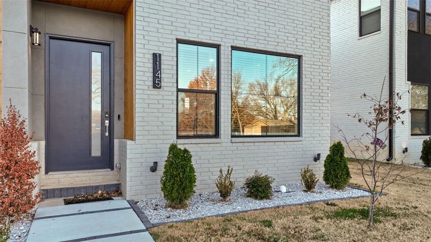 This downtown Bentonville home offers a perfect blend of modern and industrial design, with a prime location near the mountain bike trail system. The 3-bedroom property features designer finishes, including a stylish kitchen with a 72" refrigerator/freezer combo, a 42" Cafe' Series gas range, and a large pantry. Each bedroom has its own ensuite bath, and the primary suite boasts a unique beauty mirror. Outside, you'll find a spacious fully enclosed courtyard. Don't miss the chance to experience the cool accessories and features of this peaceful townhome!