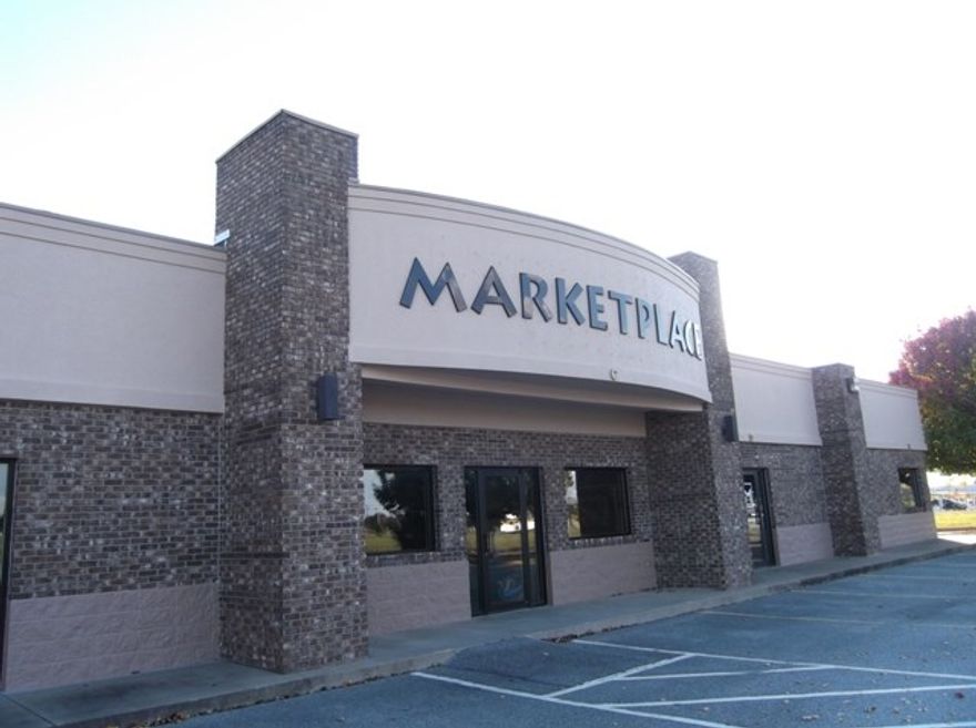 Flex space for end use. This building has 4,000 square feet available which could be divided into two separate spaces, each with a doc door.  The remaining 6,000 square feet is leased through 2019. Excellent opportunity for an owner with tenant income.