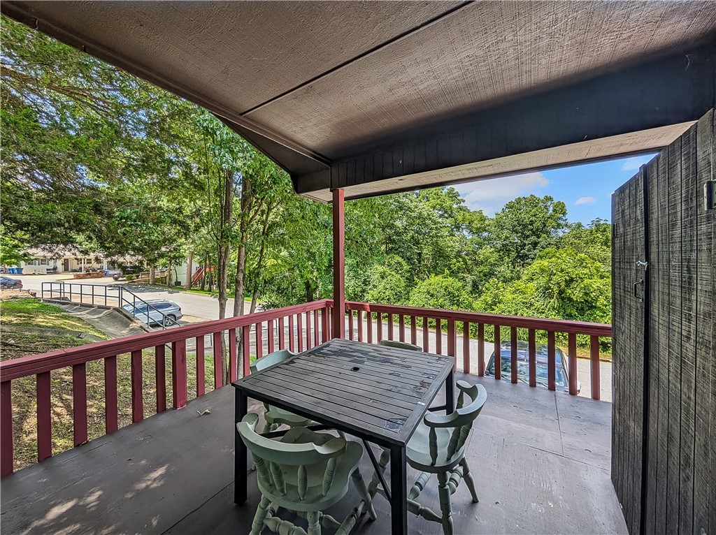Townhouse Tct 3 A/K/A Drake Court Bvv - Residential