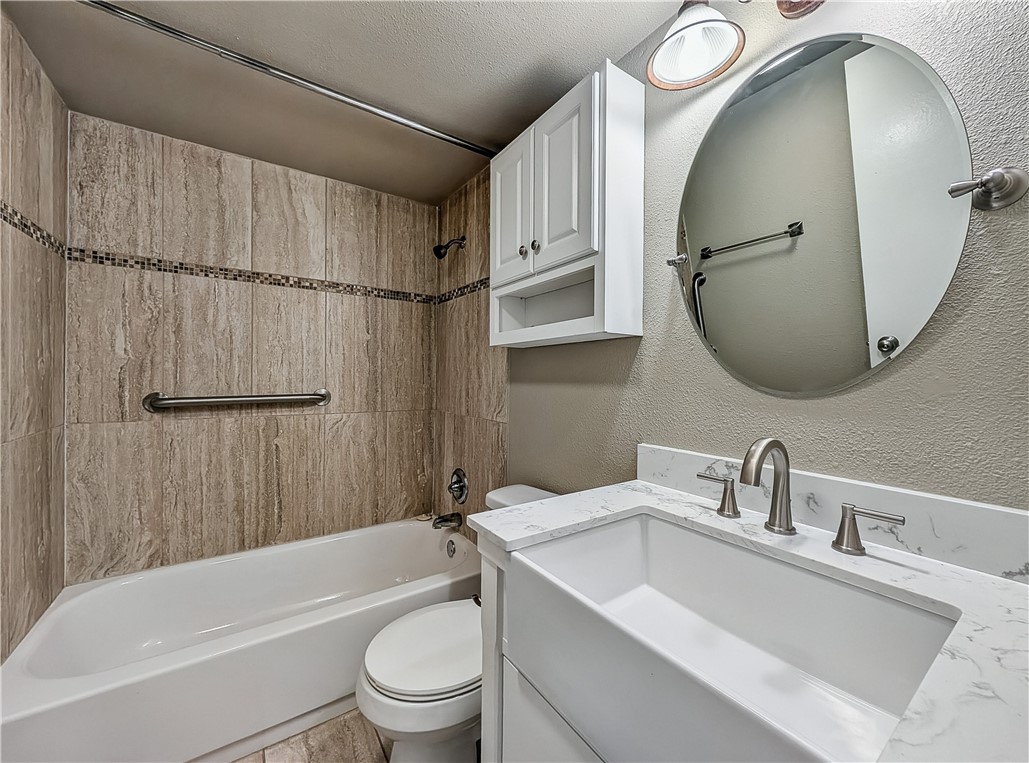 Townhouse Tct 3 A/K/A Drake Court Bvv - Residential