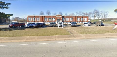 Photo of 800 E Emma Avenue, Springdale, AR 72764 (MLS # 1341502)