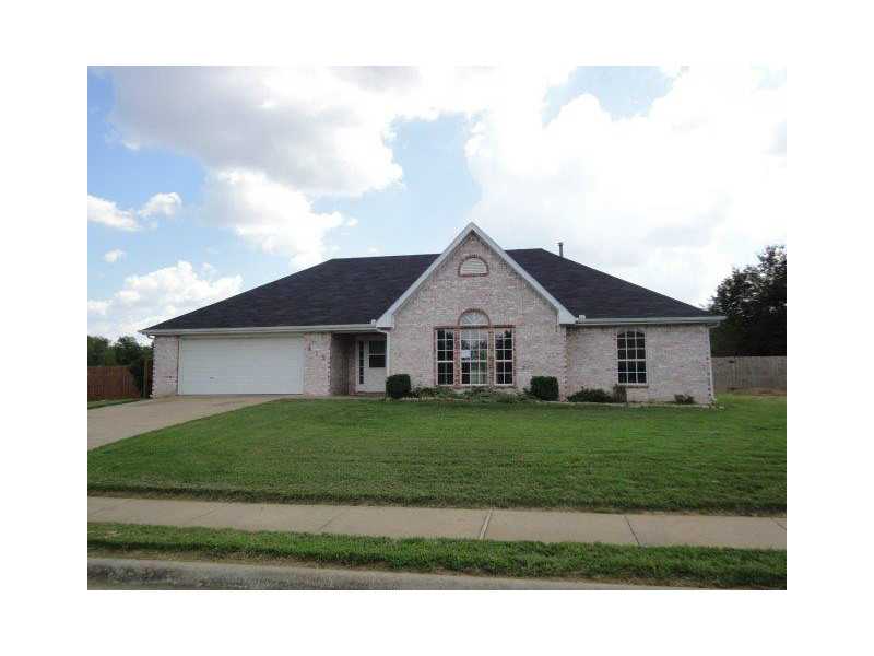 3BR/2BA, 1891 SF HOME ON 3/4AC. PRIVATE AREA OF NICE HOMES, COMMON AREA INCLUDES SMALL LAKE & WALKING AREA 5 MINUTES FROM JB HUNT CORP OFFICE, MINUTES FROM EXPRESSWAY. HOME IS SOLD AS-IS, DON'T MISS THIS OPPORTUNITY. HUD OWNED PROP. MANAGED BY,WWW.MMREM.COM. CASE #031-352713. FOR INFO, PLACE BIDS GO TO WWW.HUDSTORE.COM OR CALL LISTING AGENT. ALL AGENTS MUST SIGN IN ON SHEET IN KITCHEN.