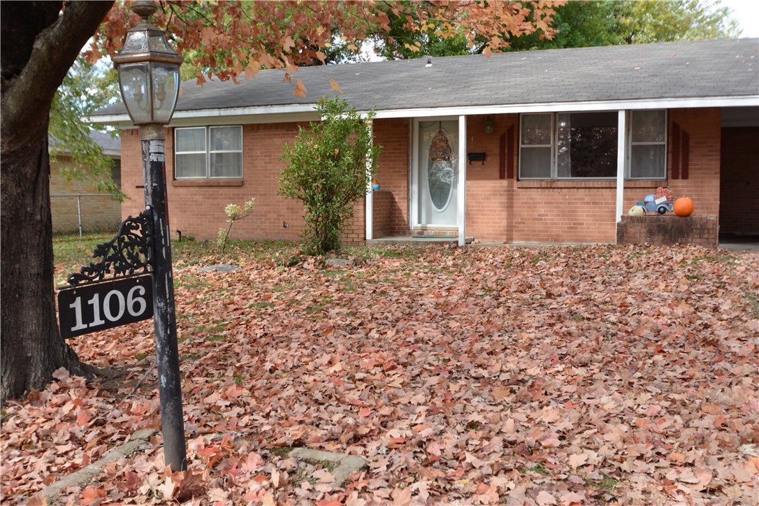 Super cute home in an established neighborhood! Several updates throughout...HVAC in 2017, Water heater in 2020, recent flooring, and fresh paint. Home is equipped with CAT6 ethernet throughout the house. Conveniently located just minutes from the Jones Center, Razorback Greenway and downtown Springdale. Schedule your showing soon!