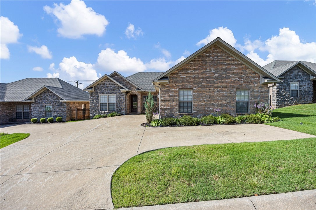 31 Village Court