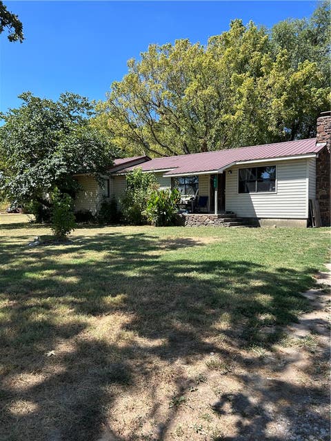 Photo of 425 NW Walker Street, Gentry, AR 72734 (MLS # 1359018)