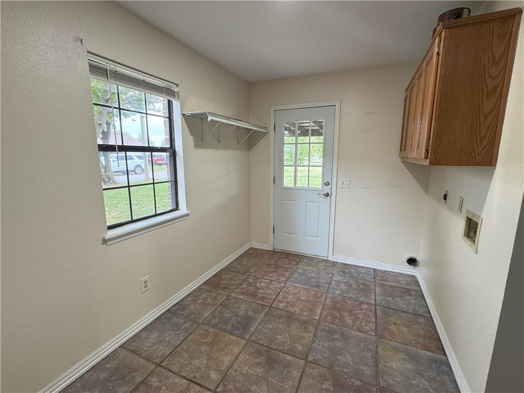 Round Prairie Estate Ph 1 Gentry - Residential Lease