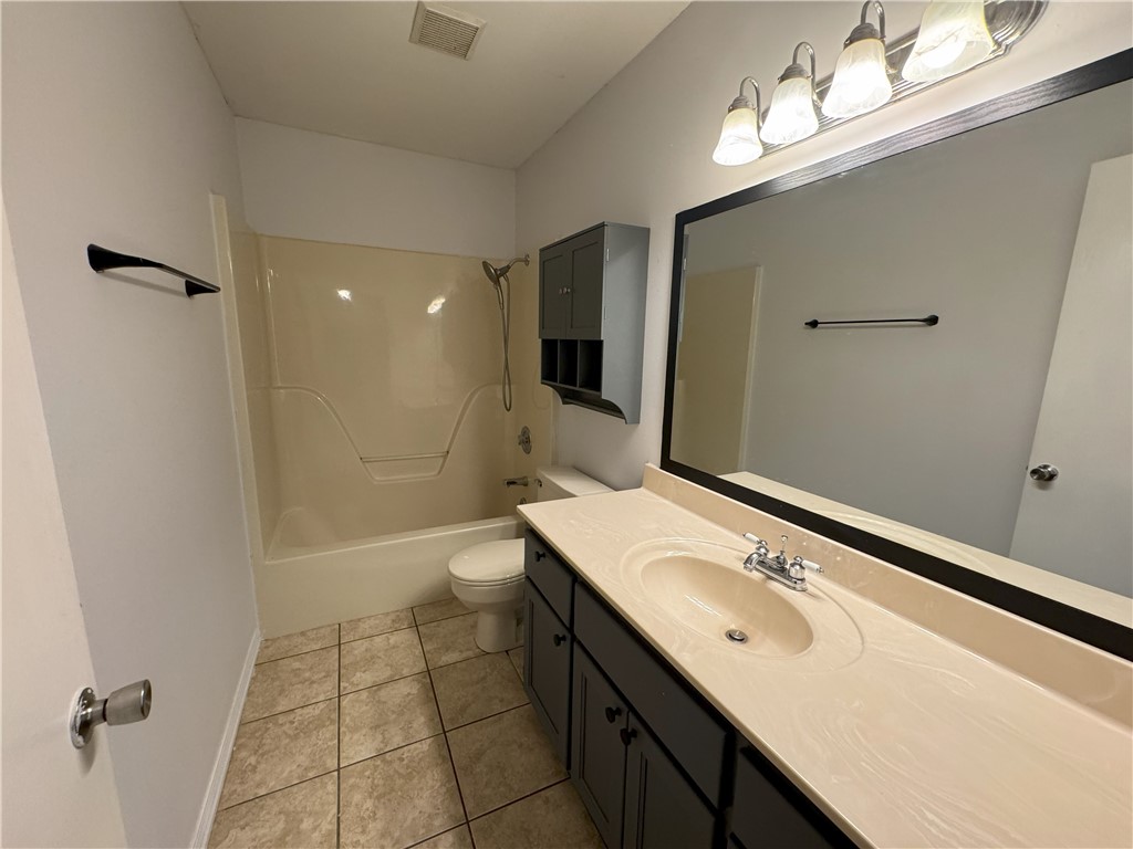 Round Prairie Estate Ph 1 Gentry - Residential Lease