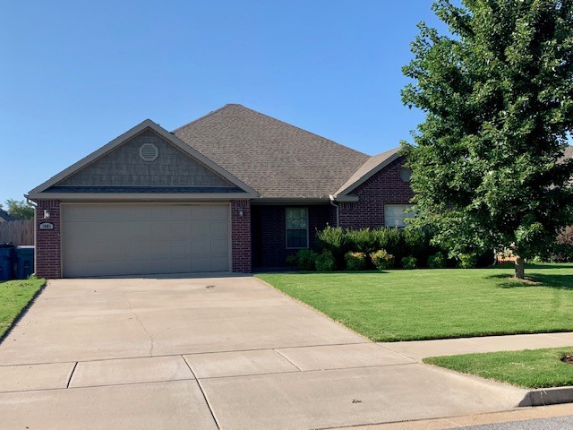 Very Nice 4 bed 2 bath home just minutes from Walmart Warehouses, Walmart Home Office and Everything Bentonville has to offer! This home has custom tile entryway, plenty of Pantry space, Granite Counter tops, privacy fenced yard and more. Excellent rental Opportunity!