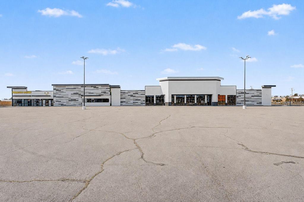 1303 W Walnut St, Rogers, AR 72756