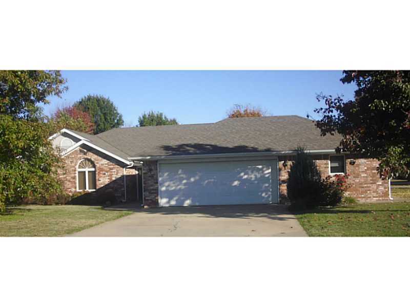 Great floor plan, lots of built-ins, large rooms, includes heated and cooled workshop and sun room not included in square footage, 2 walk-in closets in Master BR, Peachtree windows, all Brick exterior,Less than 2-miles from Crystal Bridges, minutes from Wal-Mart home office, easy access to Highway. Small dog in house, please don't let it outside when showing.