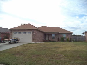 Like new! Home features granite , hardwood floors , split floor plan with a office/ man cave, has fenced in backyard with shop building. Don't miss out.sq ft from court house records.