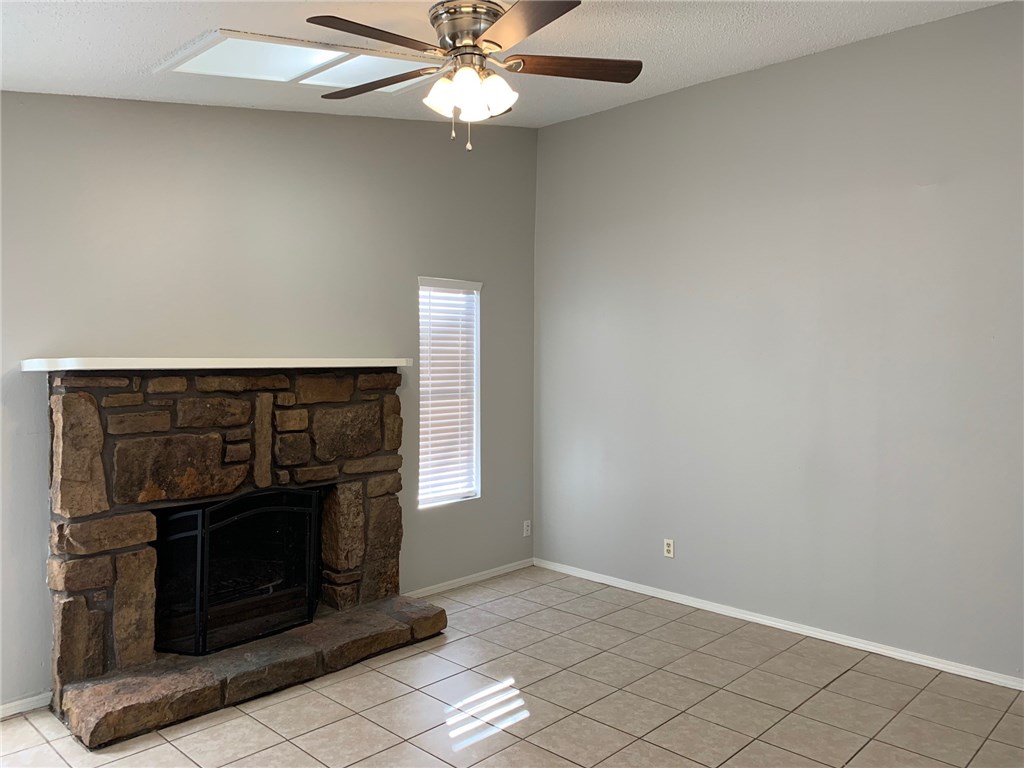 Newly updated 2 Bedroom, 1 bathroom duplex centrally located in Rogers. Home features 1-car garage, double sink vanity in bathroom,efficient low water flow fixtures and LED lighting! Home has new paint, blinds, fixtures, appliances, and new flooring in bedrooms! Quick access to I-49, restaurants, movie theater, schools, and shopping.