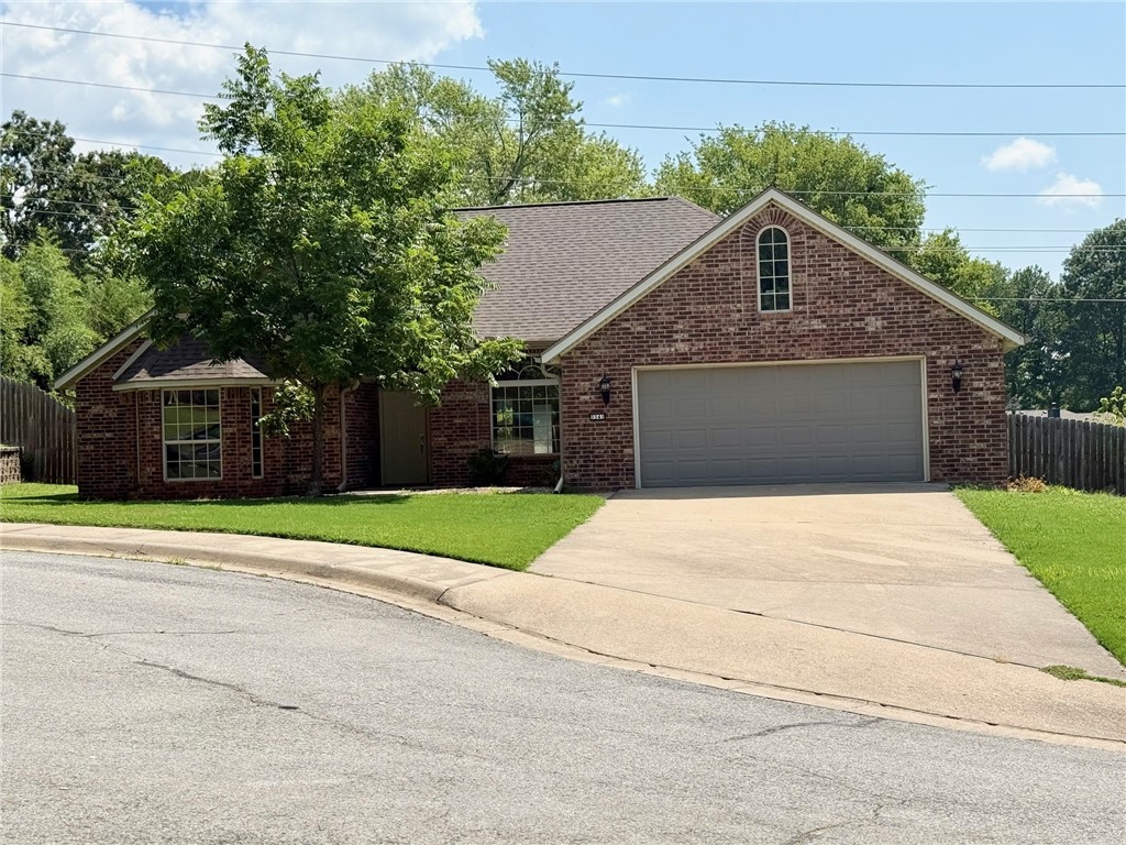 Don't miss this beautiful house on a cul-de-sac featuring new flooring, freshly painted walls, new appliances and a split floor plan. The bath is Jack & Jill and each has its own sink and toilet. This house is ready to move in! You will love the crown molding and vaulted ceilings, giving the home a very spacious feel. Come see it today!