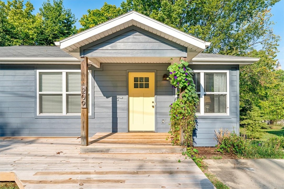Charming and updated, this 3-bedroom, 2-bath home at 209 S Willow offers comfort, style, and plenty of storage. The house has been thoughtfully renovated with new siding, windows, appliances, and a welcoming new front porch. Inside, youāll find an updated kitchen and two brand-new bathroomsāone featuring a beautiful clawfoot tub.
Storage wonāt be an issue with a large crawlspace and a dedicated storage room just off the back deck. The spacious deck is perfect for relaxing or entertaining, and the backyard provides room to enjoy the outdoors.
This home combines modern updates with classic charm, making it a standout rental.