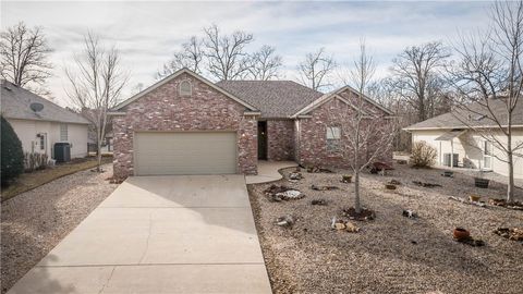 Photo of 13 Kintyre Drive, Bella Vista, AR 72715 (MLS # 1330449)