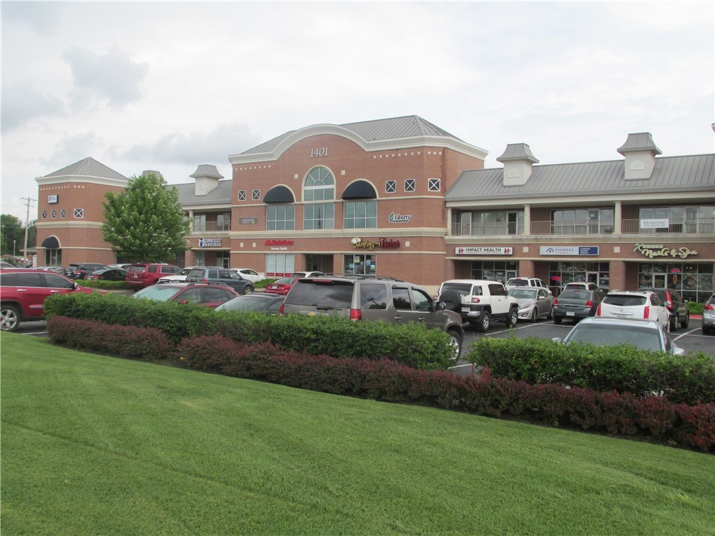 TIA Negotiable. Tenant Pays: Utilities, Phone/Data, Janitorial, and a Pro-Rata share of Water and Trash. Retail or Office Use Availability. Close Proximity to I-49. Can be combined with MLS #1205580 for a total of ±2,176 SF.
