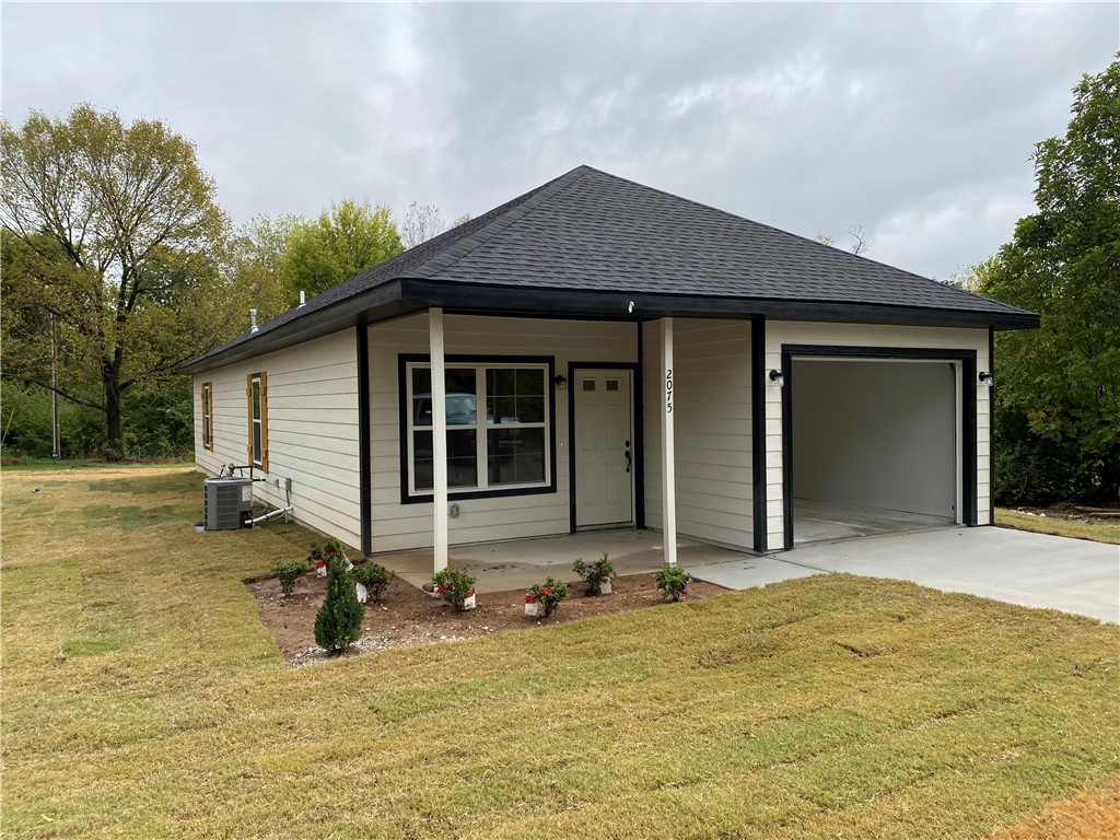 Delightful home featuring sought after colors in this new construction home in the heart of Fayetteville! These large bedrooms, bathrooms and closets will not disappoint! The extra large Master bathroom and closet will make this charming home a dream come true for the right Buyer!