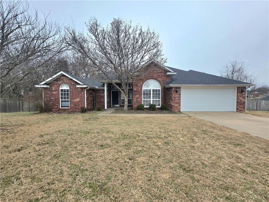 Beautiful 4 bedroom 2 bath home in Harber School Distinct!! Large fenced yard and back deck, open living room with vaulted ceiling and gas log fireplace. Master bath has jetted tub, shower, and walk in closet. Eat in dining area as well as formal dining. Don't Miss out!!