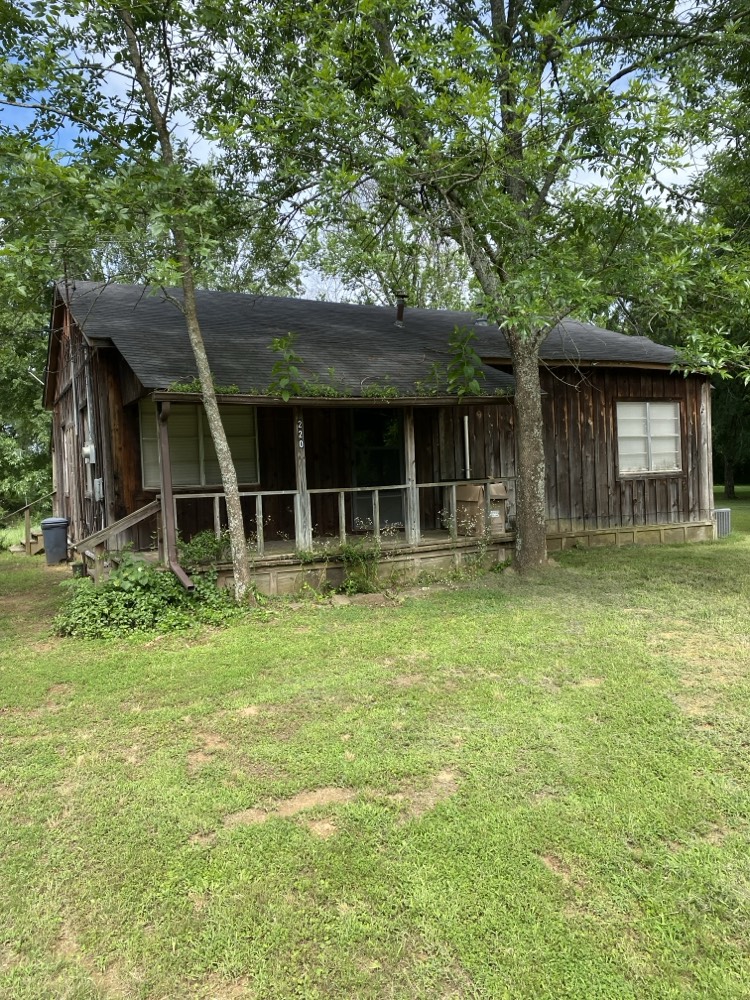 Photo 1 of 21 — 220 S Davis Avenue, Plainview, AR 72857