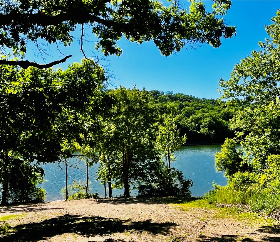 UNIT 10 HOLIDAY ISLAND - Land