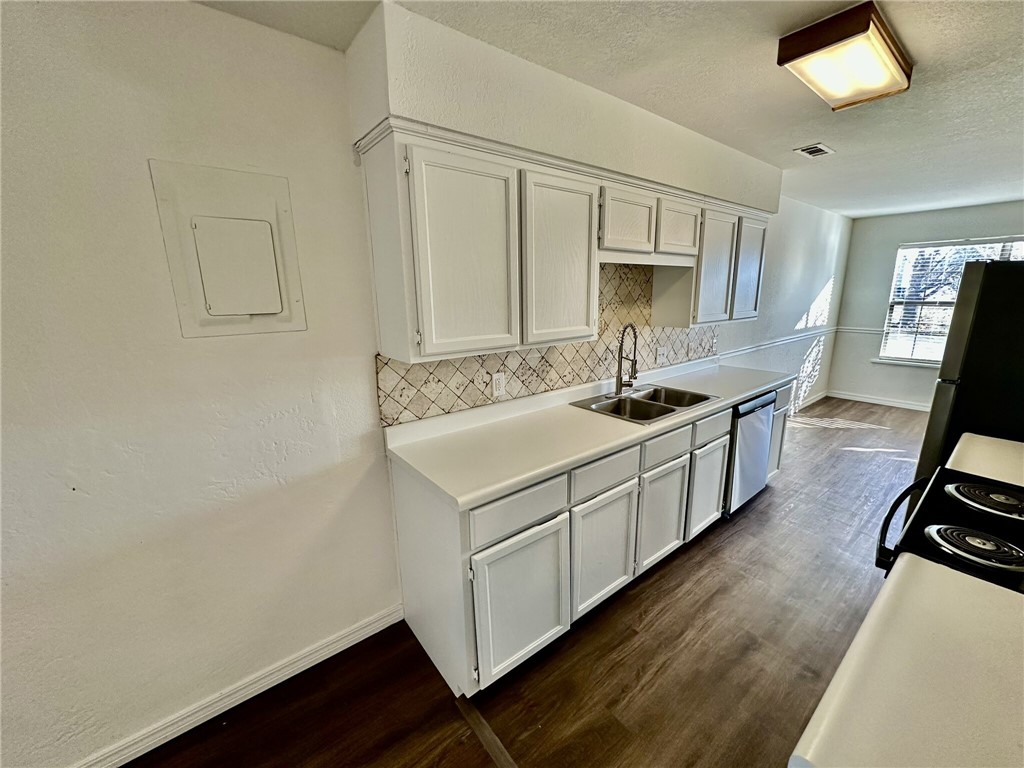 ELM TREE CENTER SUB-BENTONVILLE - Residential Lease